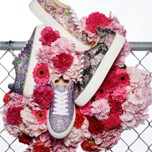 Betsy Johnson ladies shoe